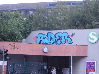 Graffiti Bombing - Photo by staubsauger - Rider, Berlin