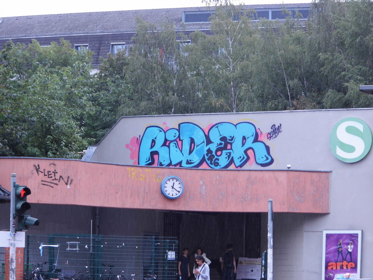 Graffiti Bombing - Photo by staubsauger - Rider, Berlin