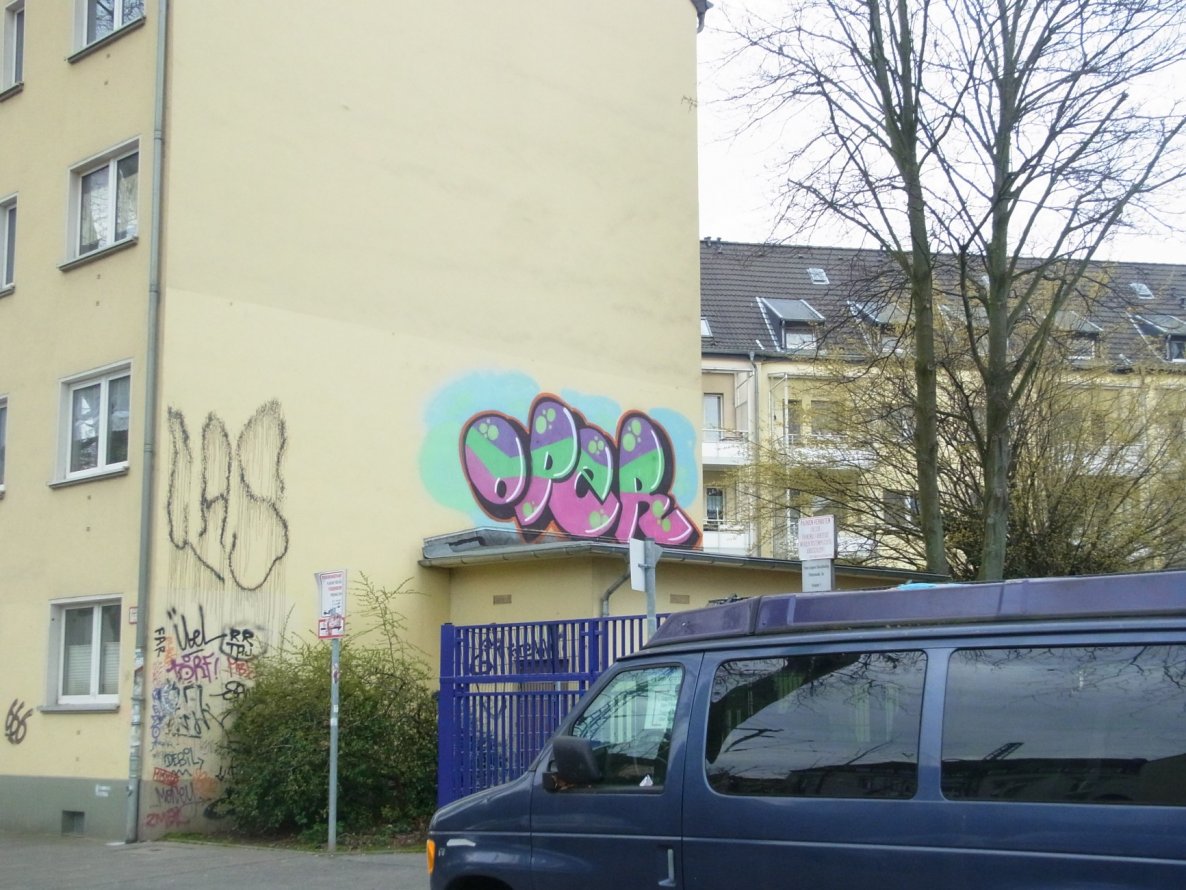 Graffiti Bombing - Photo by staubsauger - Oper, Düsseldorf