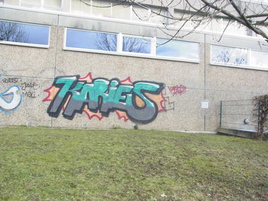 Graffiti Bombing - Photo by staubsauger - Karies, Wiesbaden