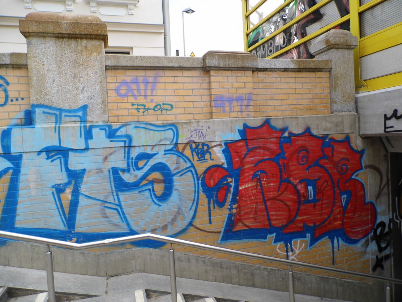 Graffiti Bombing - Photo by staubsauger - FTS, KBR, Leipzig