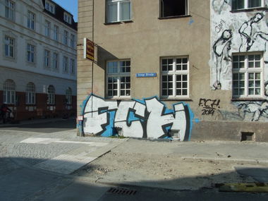 Graffiti Bombing - Photo by staubsauger - FCH, FC, HANSA