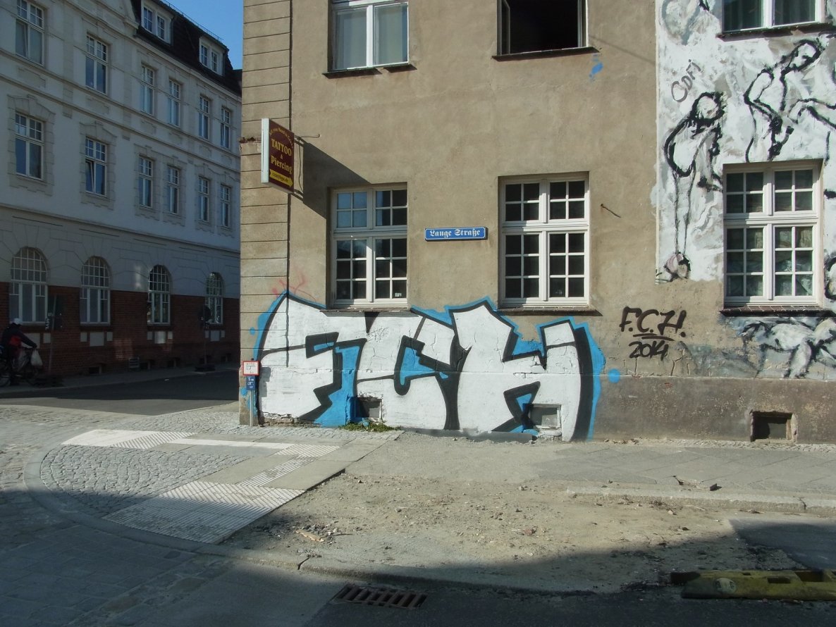 Graffiti Bombing - Photo by staubsauger - FCH, FC, HANSA