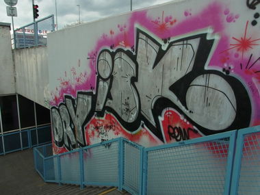 Graffiti Bombing - Photo by staubsauger - DRY, ISK, Prag