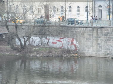 Graffiti Bombing - Photo by staubsauger - BE, Post, Oipse
