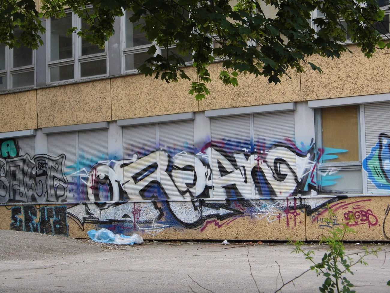 Graffiti Bombing - Photo by staubsauger - ORGANG, ORG, Leipzig
