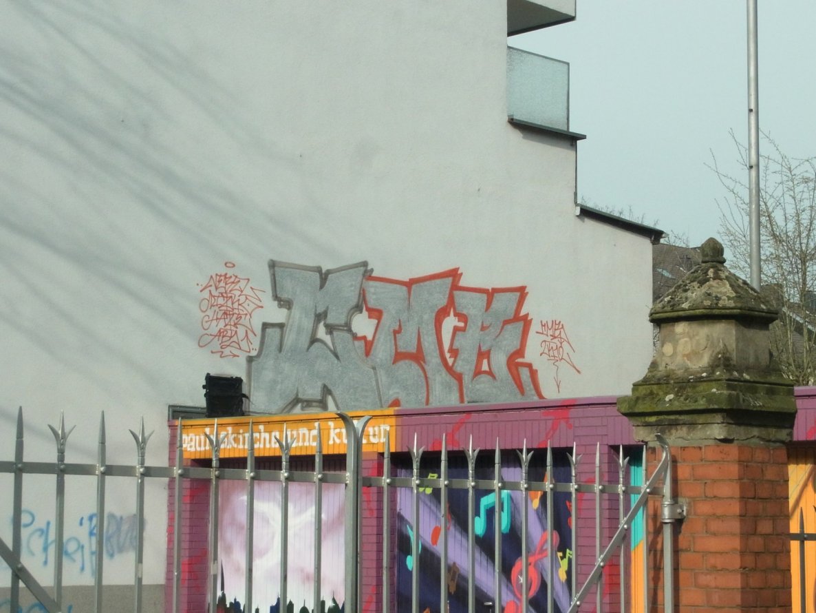 Graffiti Bombing - Photo by staubsauger - CMB, Dortmund