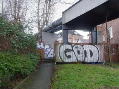 Graffiti Bombing - Photo by staubsauger - GOD, HGB, Rostock