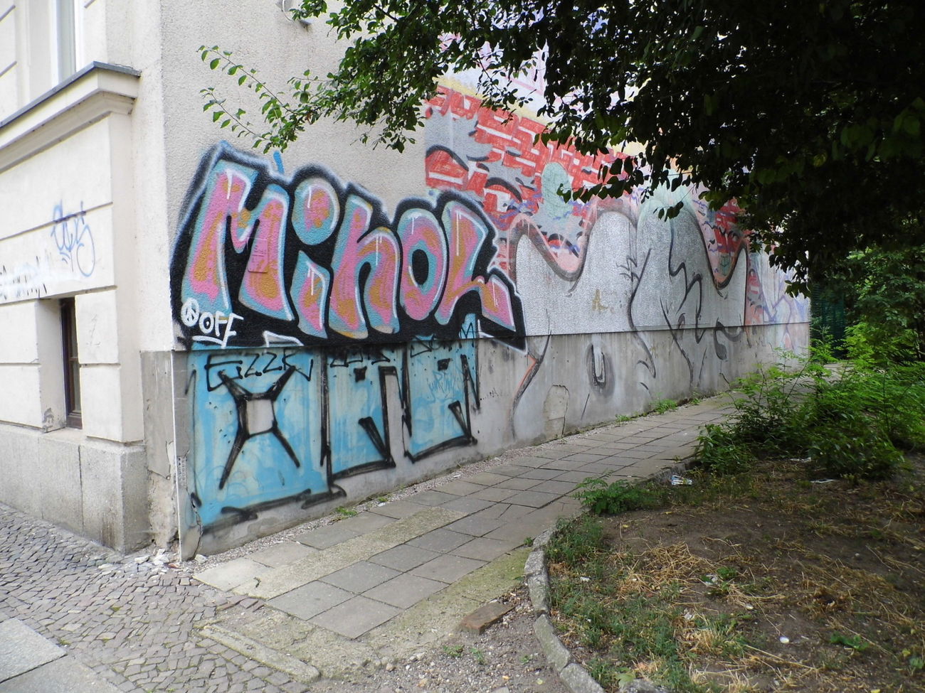 Graffiti Bombing - Photo by staubsauger - Minol, OFF, Leipzig
