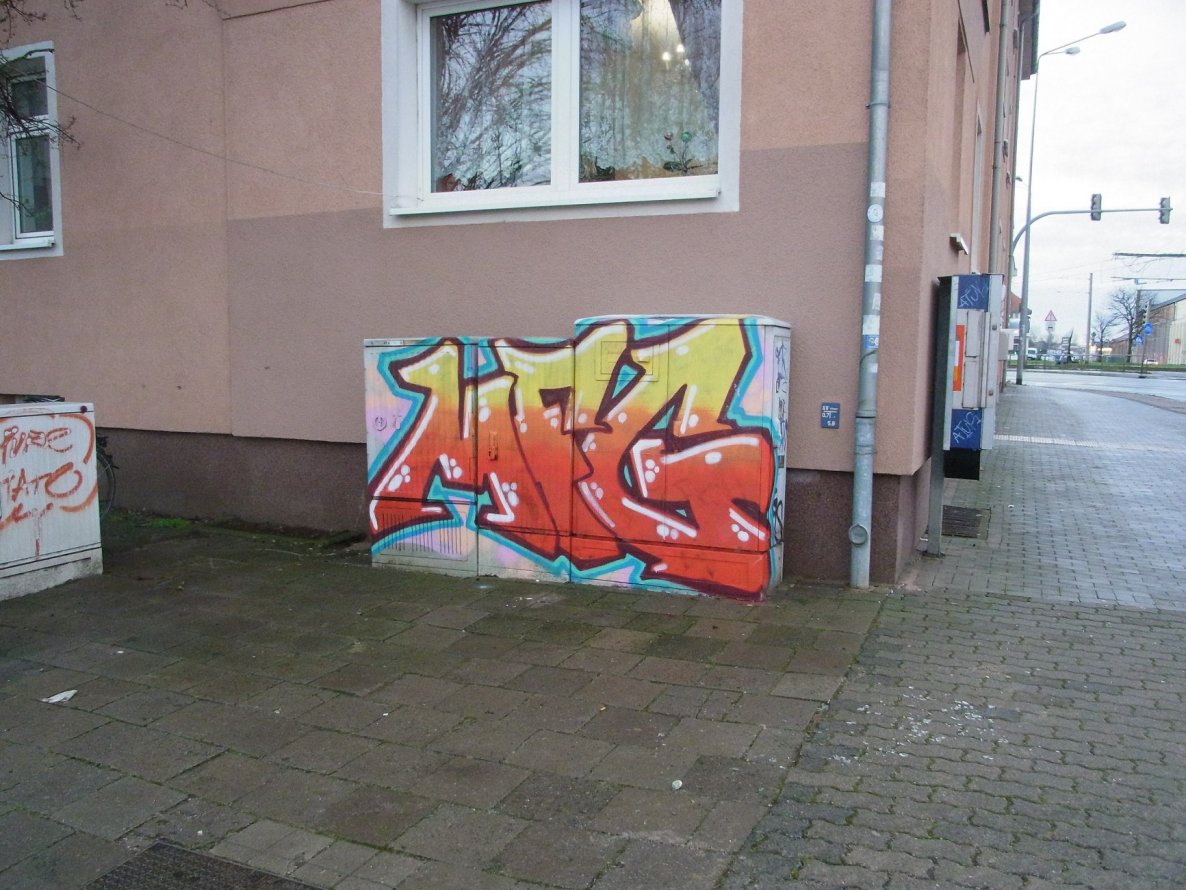 Graffiti Bombing - Photo by staubsauger - MFG;Rostock