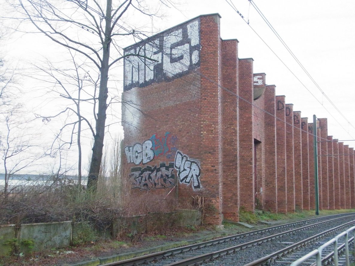 Graffiti Bombing - Photo by staubsauger - Game, NSR, HGB
