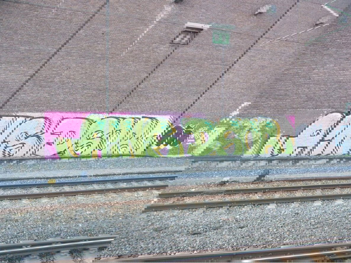 Graffiti Bombing - Photo by staubsauger - Ains, Dsor, Düsseldorf