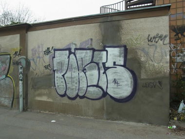 Graffiti Bombing - Photo by staubsauger - Ports, Dortmund