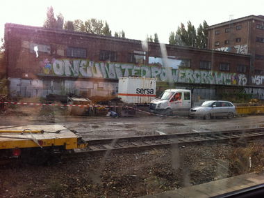 Graffiti Bombing in berlin - Photo by stencilartist - 1up