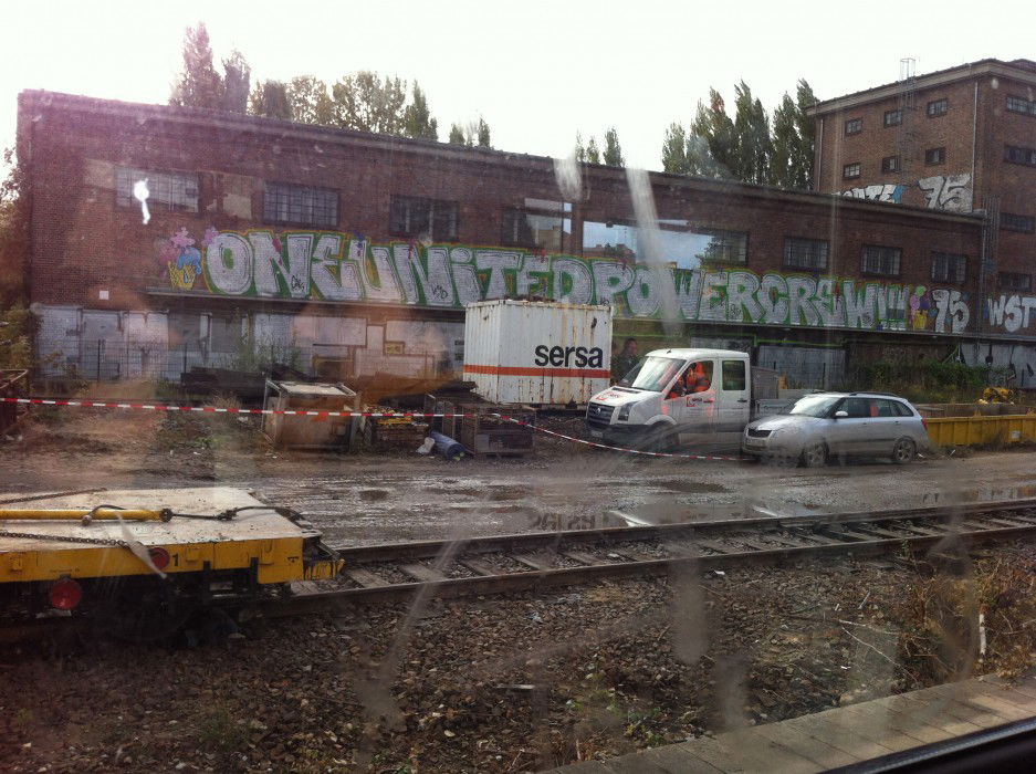 Graffiti Bombing in berlin - Photo by stencilartist - 1up