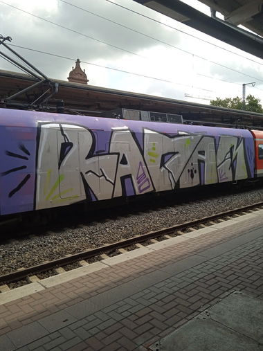 Graffiti Train - Photo by stickupkidd84 - Radar