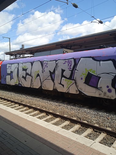 Graffiti Train - Photo by stickupkidd84 - Jengo