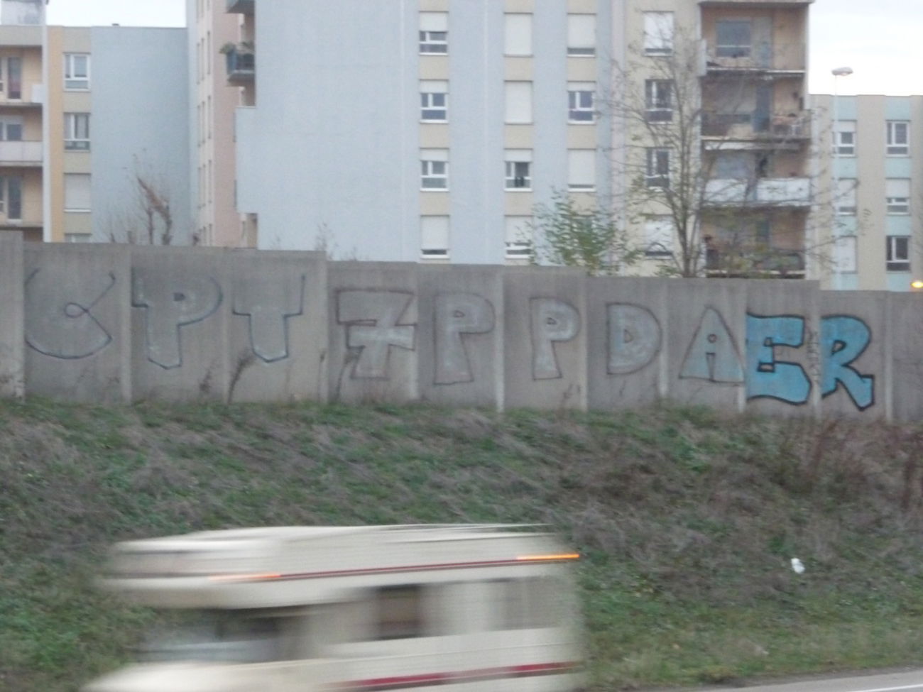 Graffiti Bombing - Photo by strasbourgraffiti