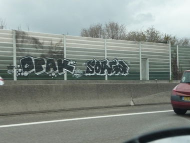 Graffiti Bombing - Photo by strasbourgraffiti