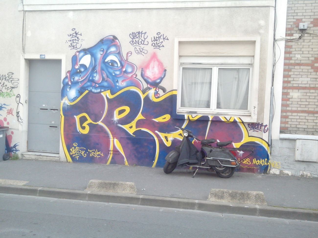 Graffiti Bombing - Photo by strasbourgraffiti