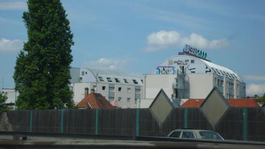 Graffiti Bombing - Photo by strasbourgraffiti - Pers, 7, roof