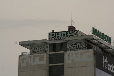 Graffiti Bombing - Photo by strasbourgraffiti - Roof, PHNK, Moke