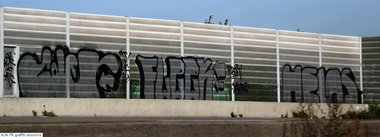 Graffiti Bombing - Photo by strasbourgraffiti - autoroute, helas, coler