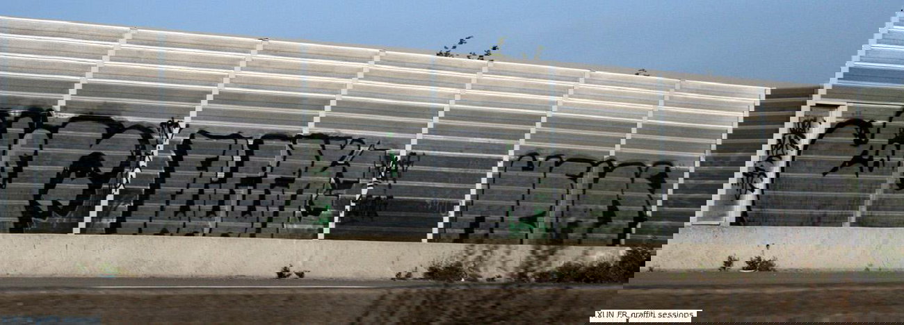 Graffiti Bombing - Photo by strasbourgraffiti - autoroute, helas, coler