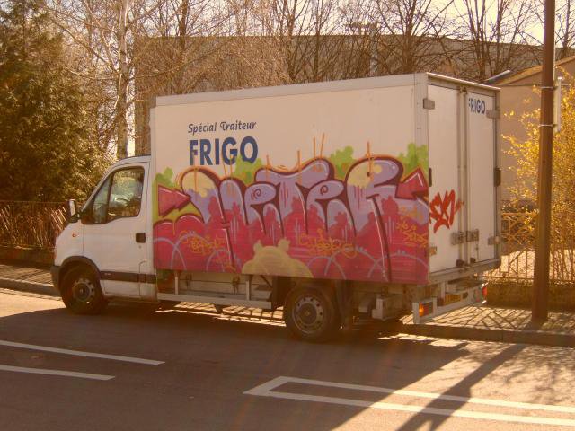 Graffiti Bombing - Photo by strasbourgraffiti - Heter