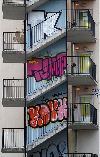 Graffiti Bombing - Photo by strasbourgraffiti - temp, woux