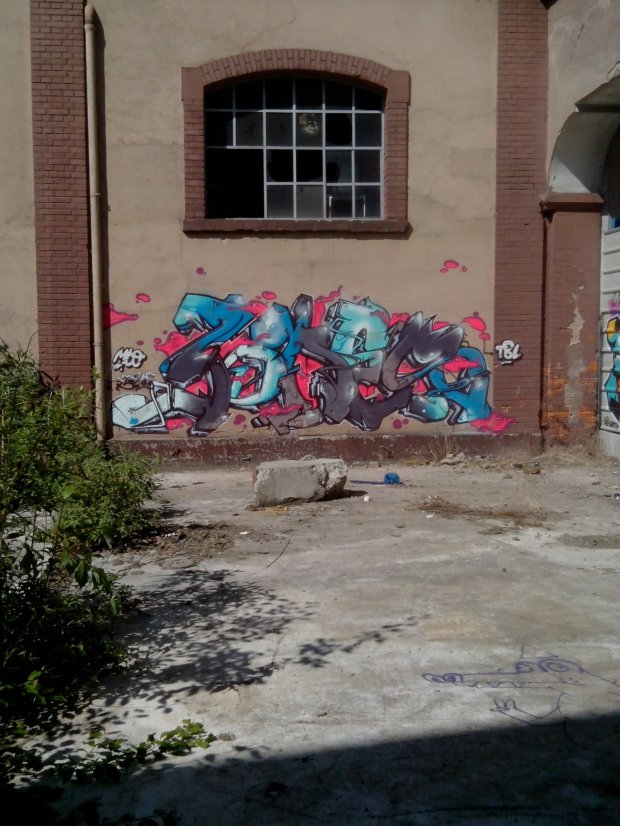 Graffiti Wall in Schiltigheim - Photo by strasbourgraffiti - jones, tbl, mto (2014)