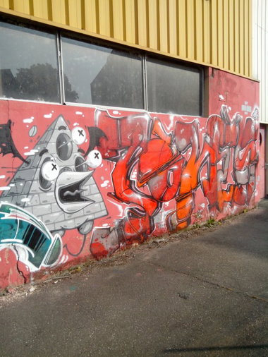 Graffiti Wall in Schiltigheim - Photo by strasbourgraffiti - stom500, jones (2014)