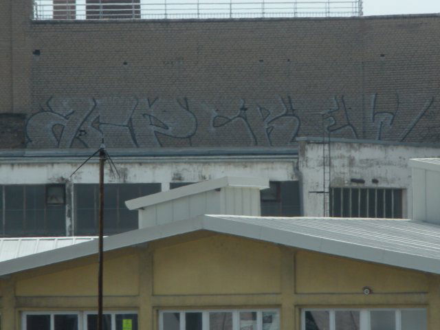 Graffiti Bombing in Strasbourg - Photo by strasbourgraffiti - acp, roof, bombing