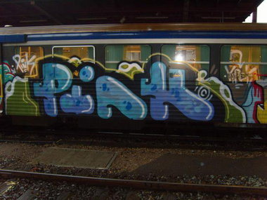 Graffiti Train - Photo by strasbourgraffiti - Pink, oldschool, trains