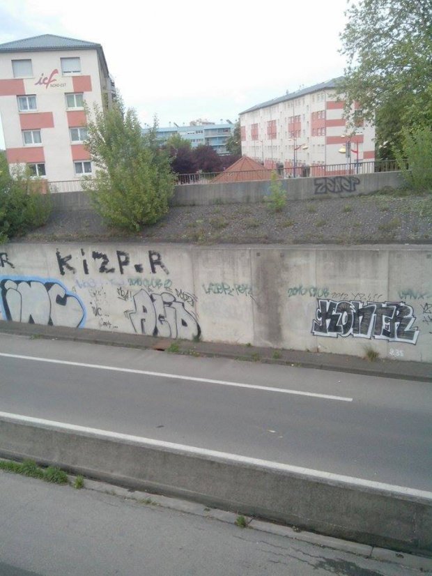 Graffiti Bombing in Schiltigheim - Photo by strasbourgraffiti - inc, acid, kontr