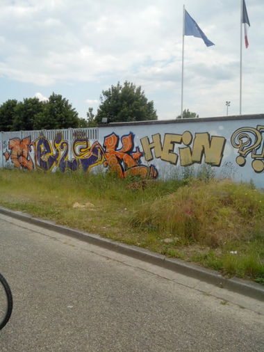 Graffiti Bombing in Strasbourg - Photo by strasbourgraffiti - Mesk1, mma (2013)
