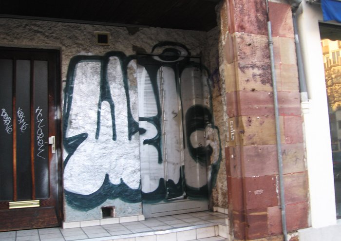 Graffiti Bombing in Strasbourg - Photo by strasbourgraffiti - Weng, lzr
