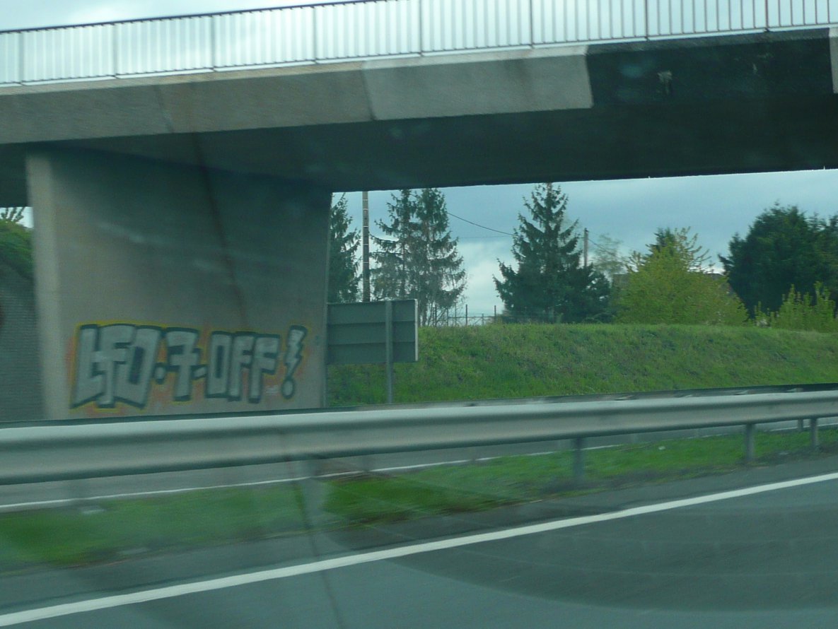 Graffiti Bombing - Photo by strasbourgraffiti - lfo, 7, off