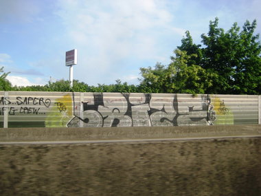 Graffiti Bombing - Photo by strasbourgraffiti - srize, tfg