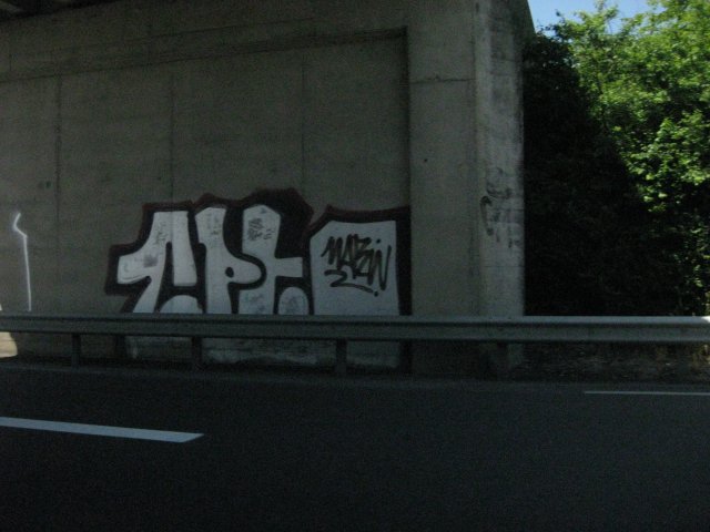 Graffiti Bombing - Photo by strasbourgraffiti - CPT, marin