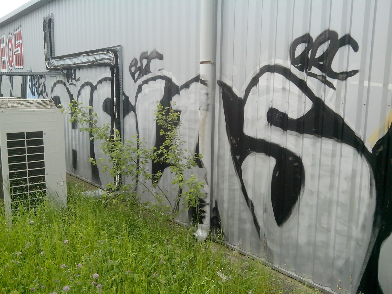 Graffiti Bombing - Photo by strasbourgraffiti