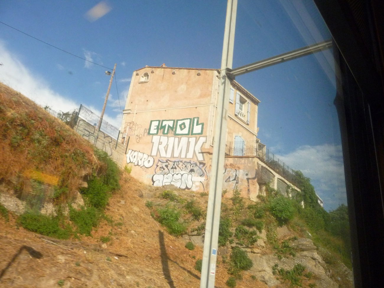 Graffiti Bombing - Photo by strasbourgraffiti