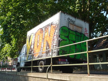 Graffiti Bombing - Photo by strasbourgraffiti