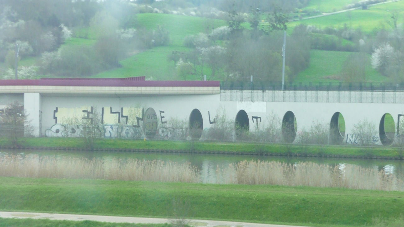 Graffiti Bombing - Photo by strasbourgraffiti