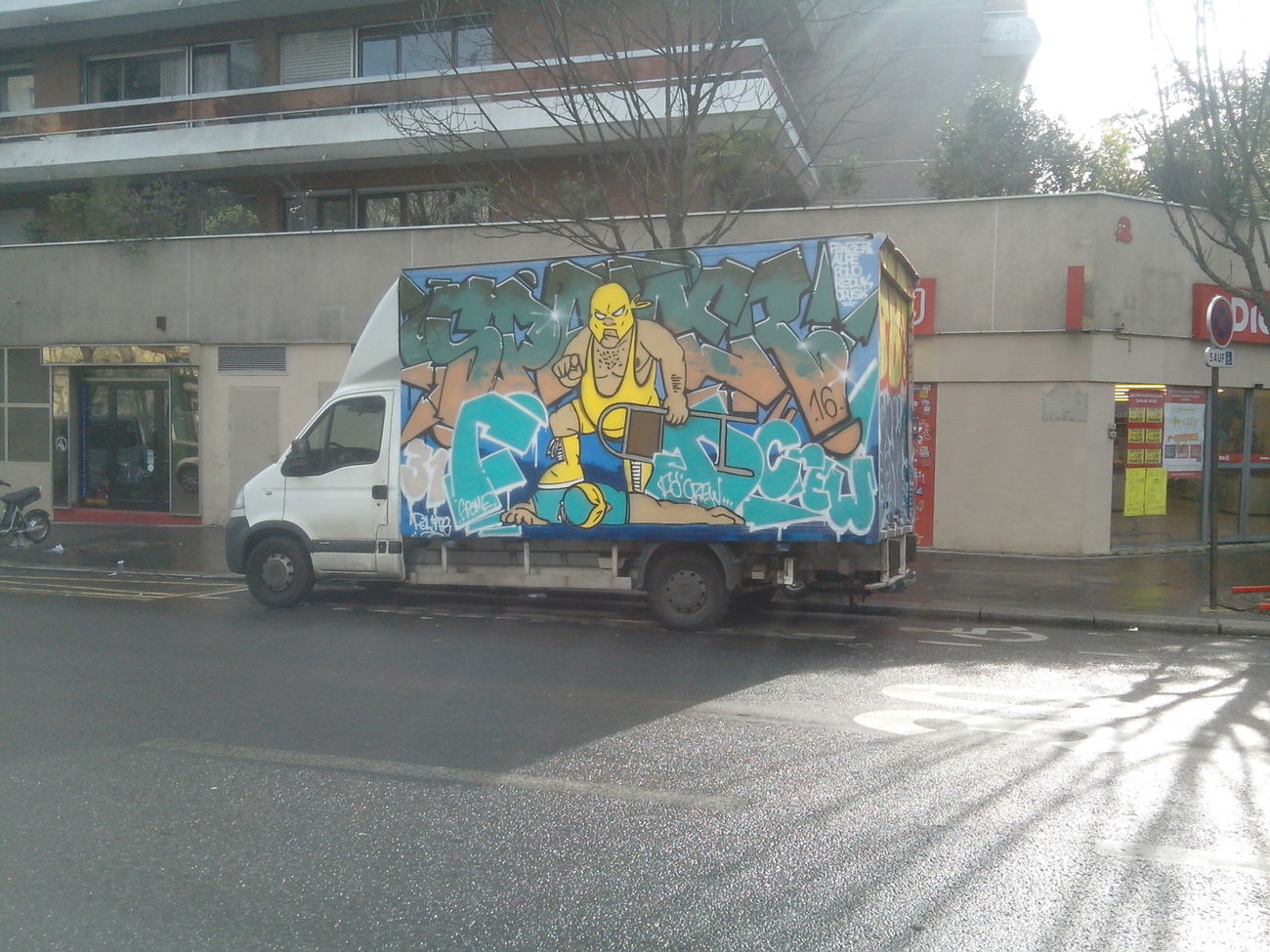 Graffiti Bombing - Photo by strasbourgraffiti