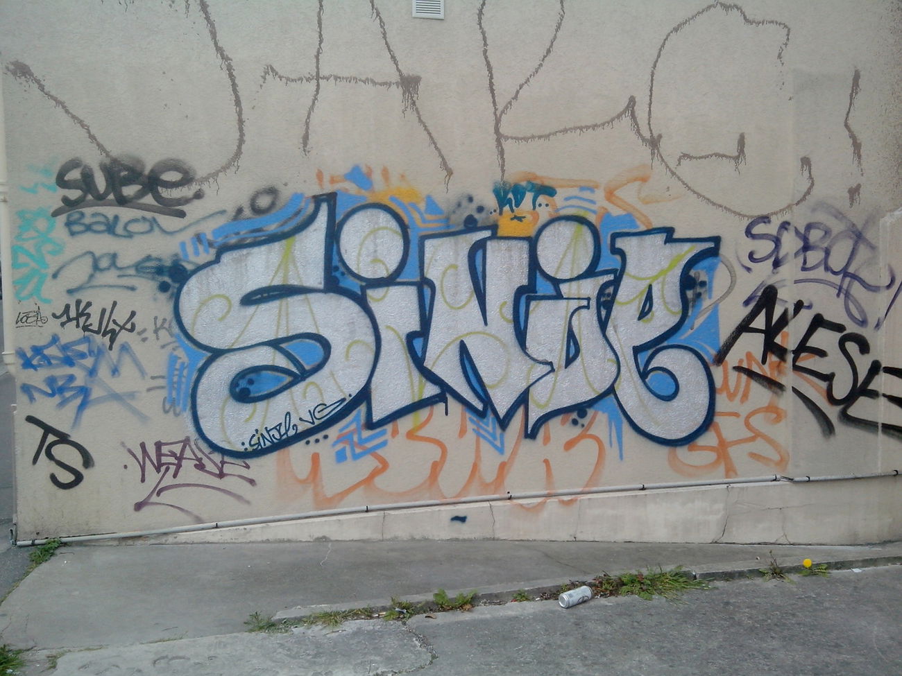 Graffiti Bombing - Photo by strasbourgraffiti