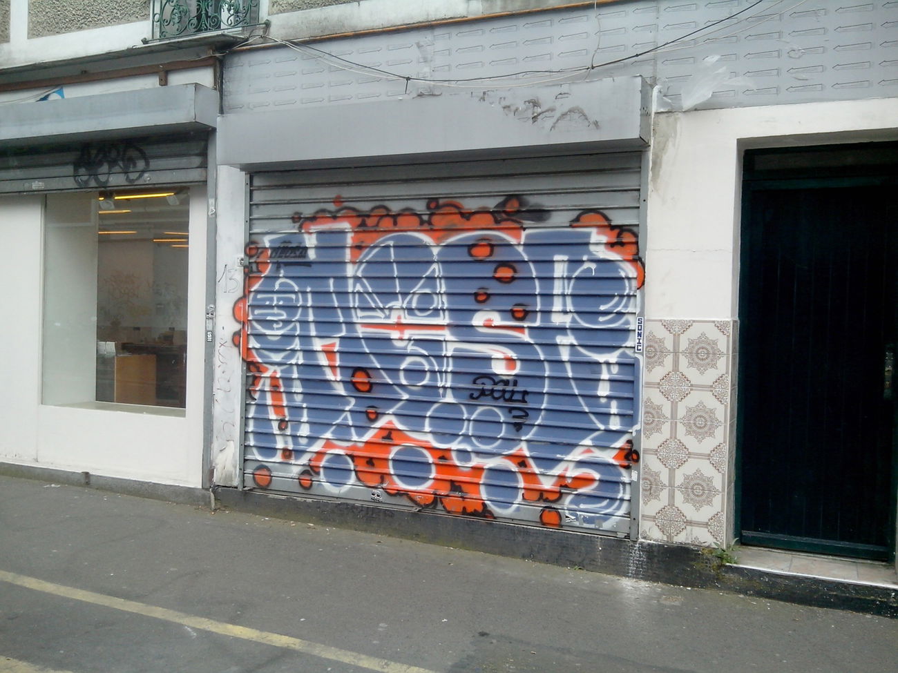 Graffiti Bombing - Photo by strasbourgraffiti
