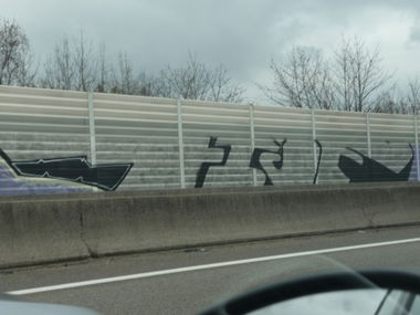 Graffiti Bombing - Photo by strasbourgraffiti