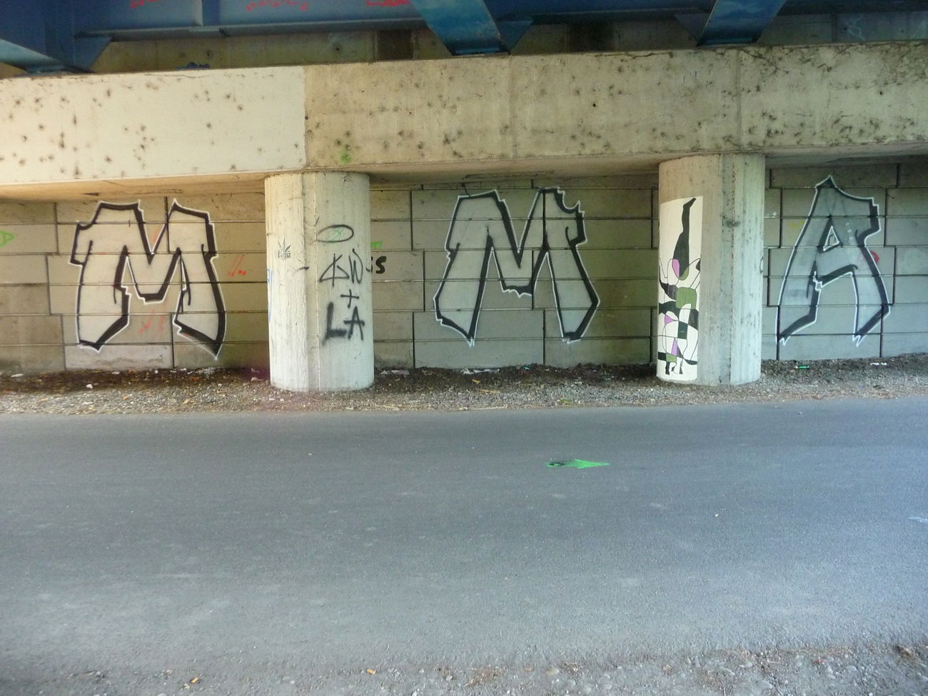 Graffiti Bombing - Photo by strasbourgraffiti