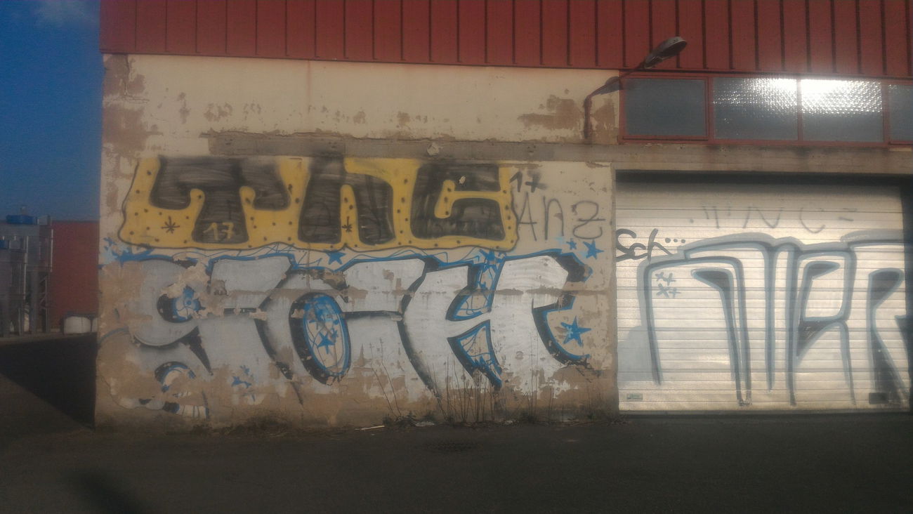 Graffiti Bombing - Photo by strasbourgraffiti